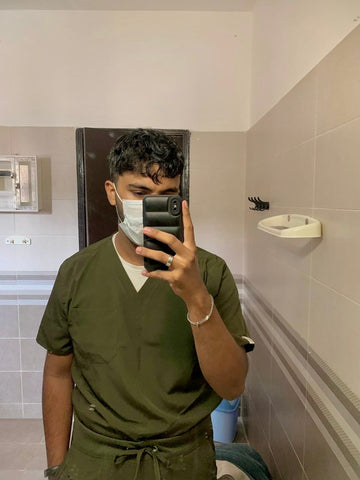     green surgical scrubs